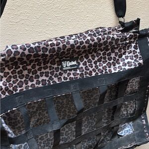 Slow feeder for horses